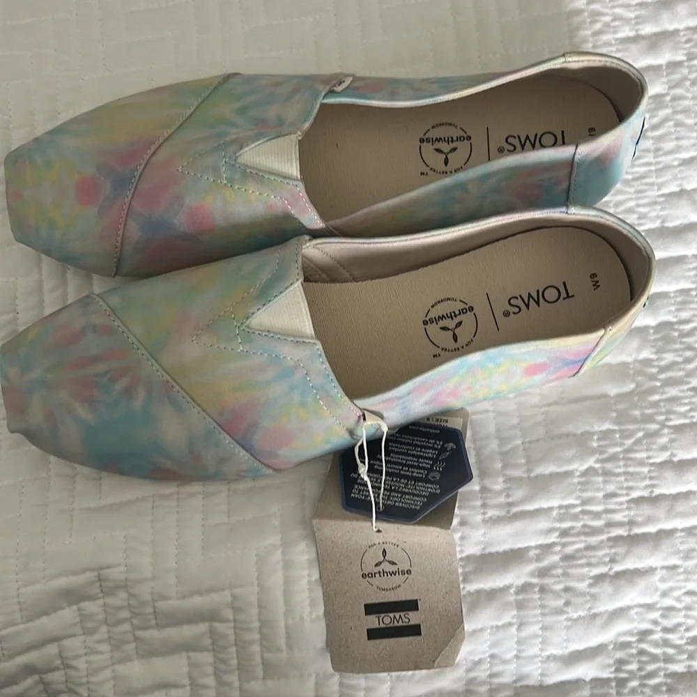 New Toms - Picture 3 of 4